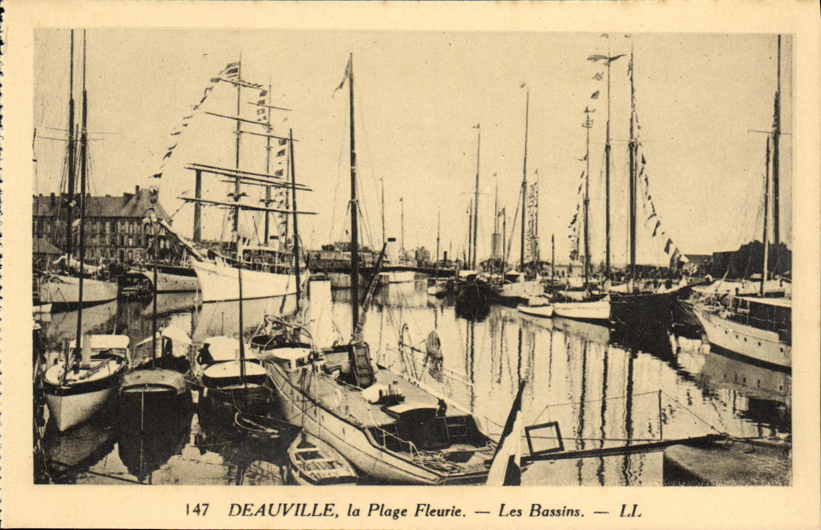 Deauville, la Plage Fleurie — Les Bassins — L.I.