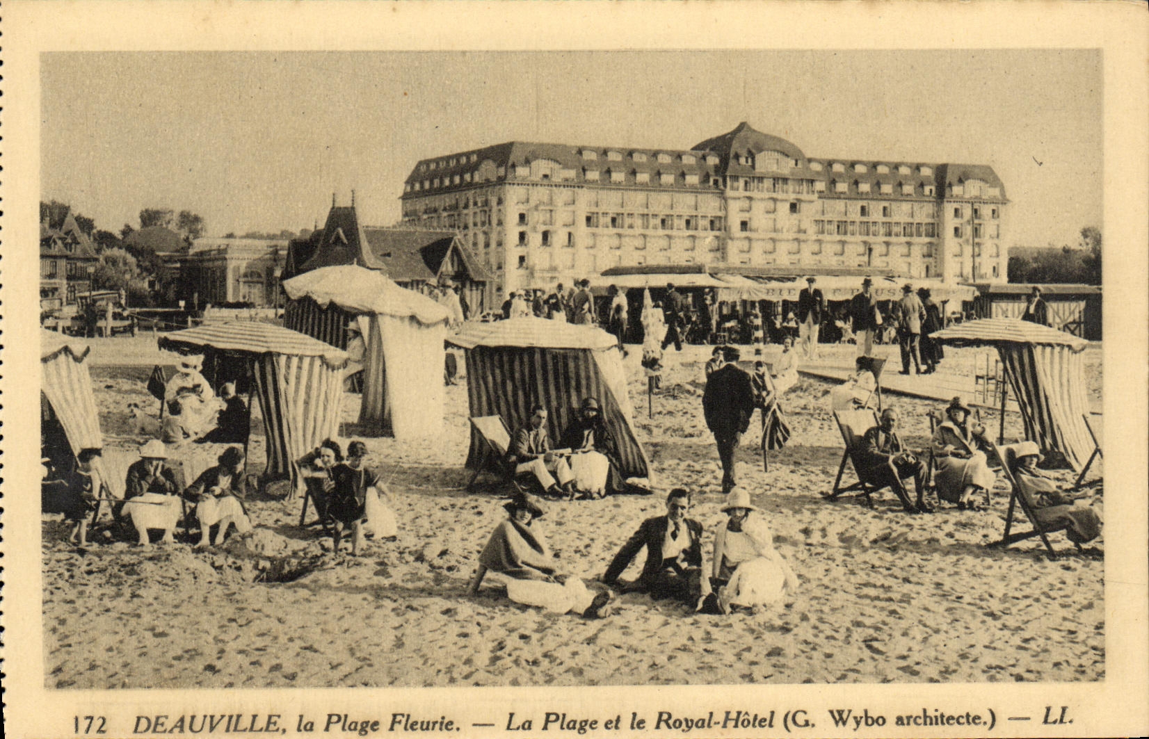 Deauville, la Plage Fleurie — La Plage et le Royal-Hôtel (G. Wybo architecte.) — LL.