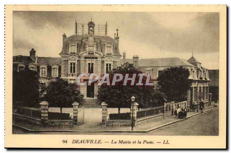 Deauville — La Mairie et la Poste — LL