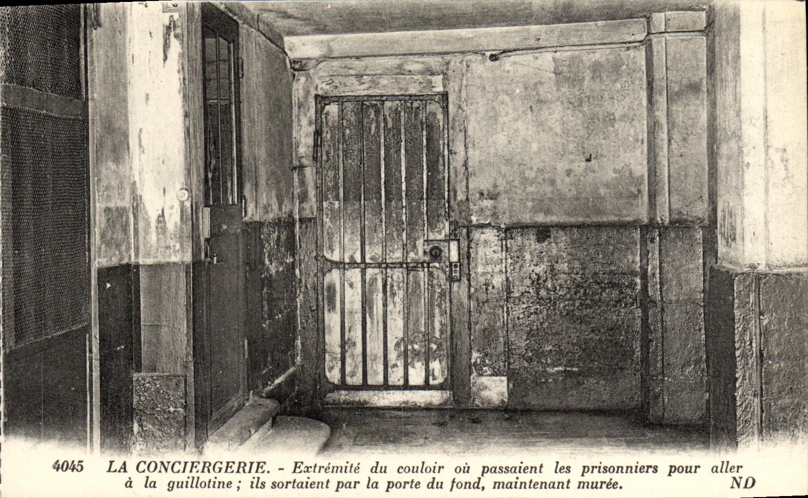 CPA Paris La Conciergerie Extremite du couloir ou passaient les prisonniers pour aller a la guillotine