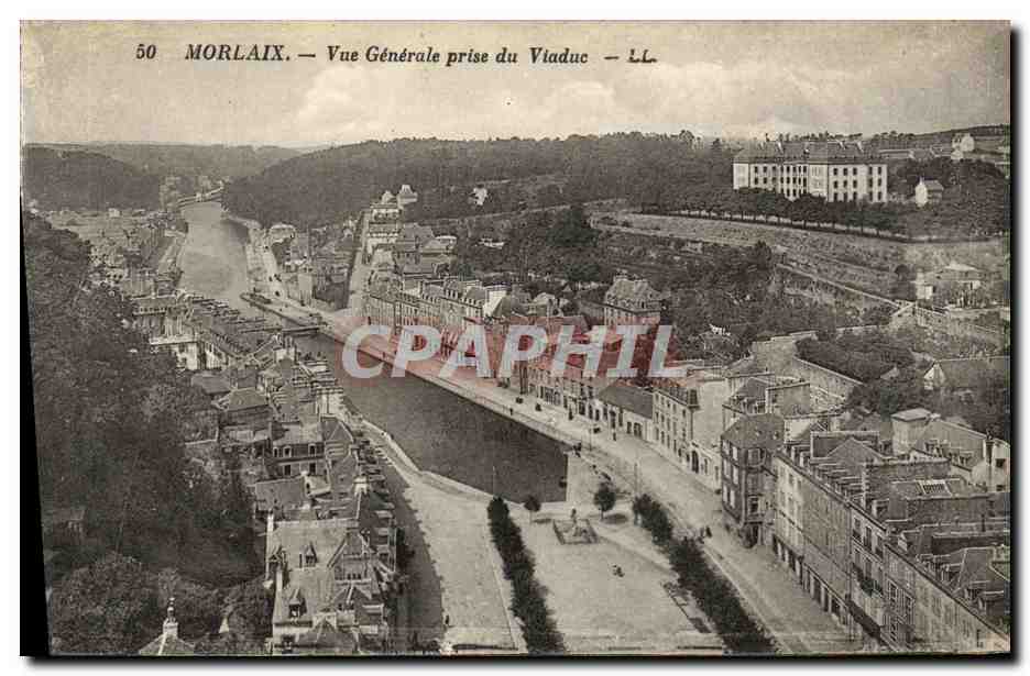 CPA Morlaix Vue Generale prise du Viaduc
