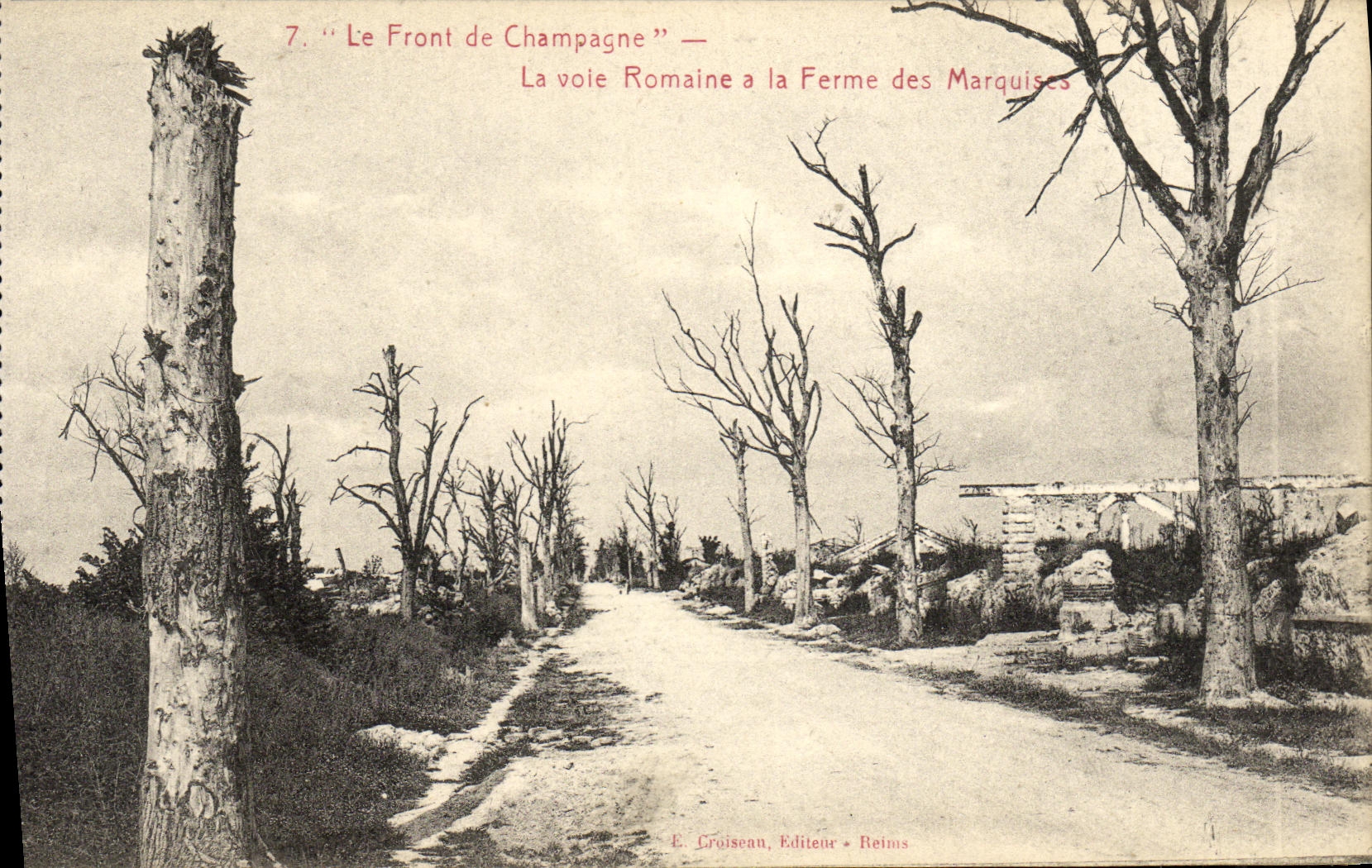 CPA Le Front de Champagne La voie Romaine a la Ferme des Marquises Militaria
