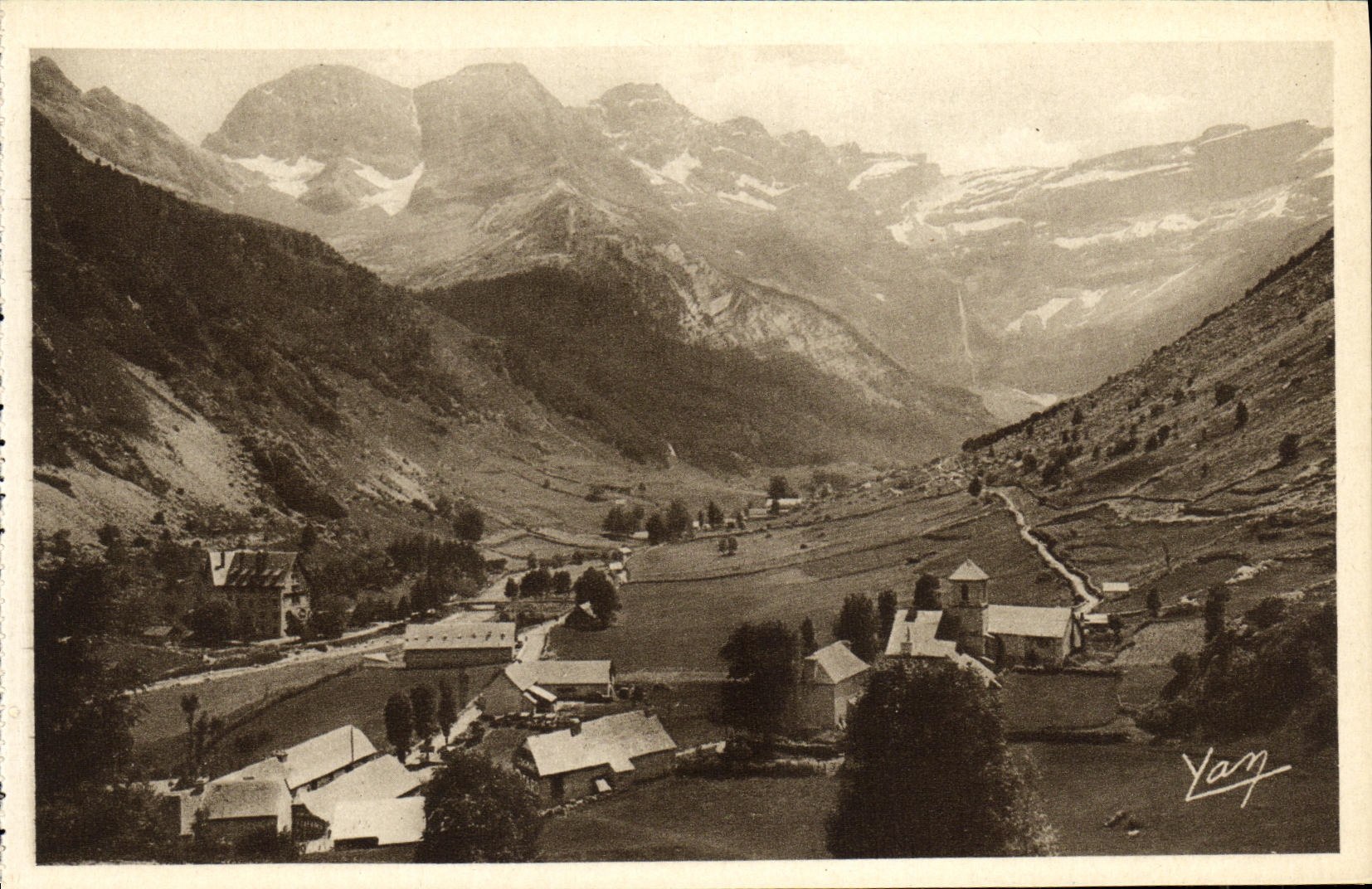 CPA Gavarnie Le Cirque vu du Village 