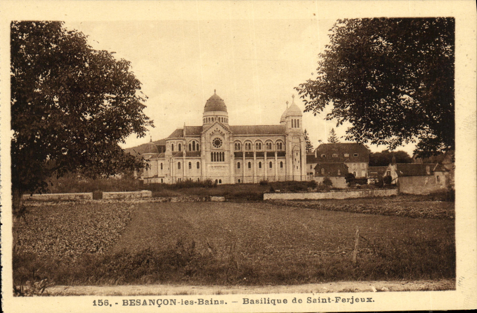 BESANÇON-les-Bains — Basilique de Saint-Ferjeux — Éditeur C.L.B. n°156