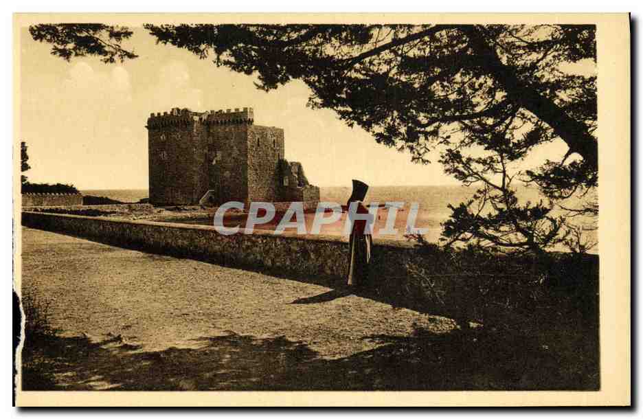 CPA Ile Saint Honorat Monastere Fortfie En Face de l immensite