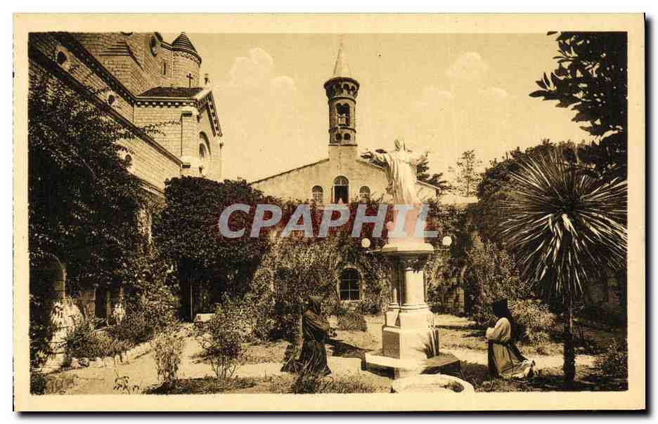 CPA Ile Saint Honora Monastere Jadin de la vierge au centre du vieux cloitre