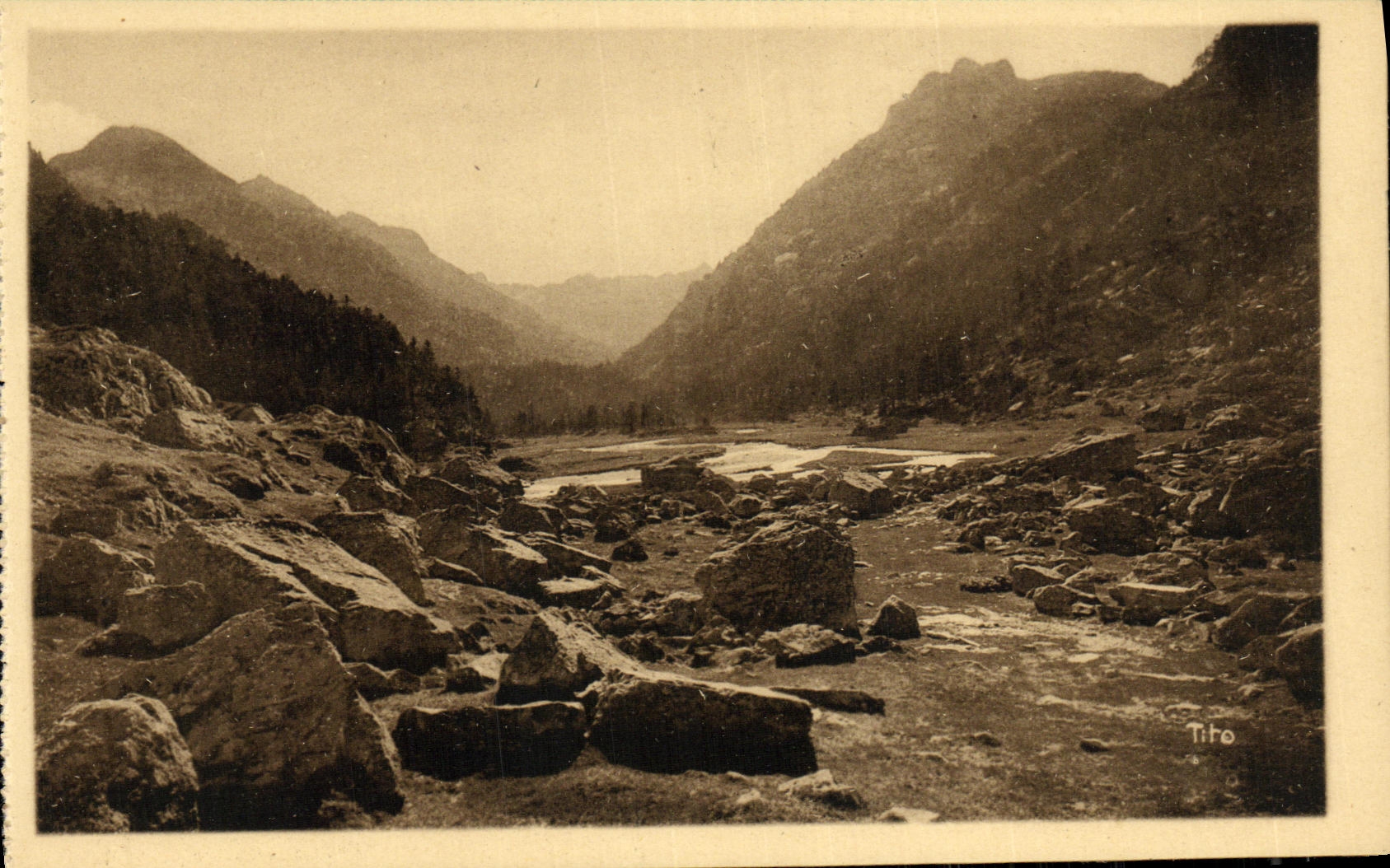 Vue sur le fond de la Vallée — Les Pyrénées — Chemin du MARCAÏAU — Tito