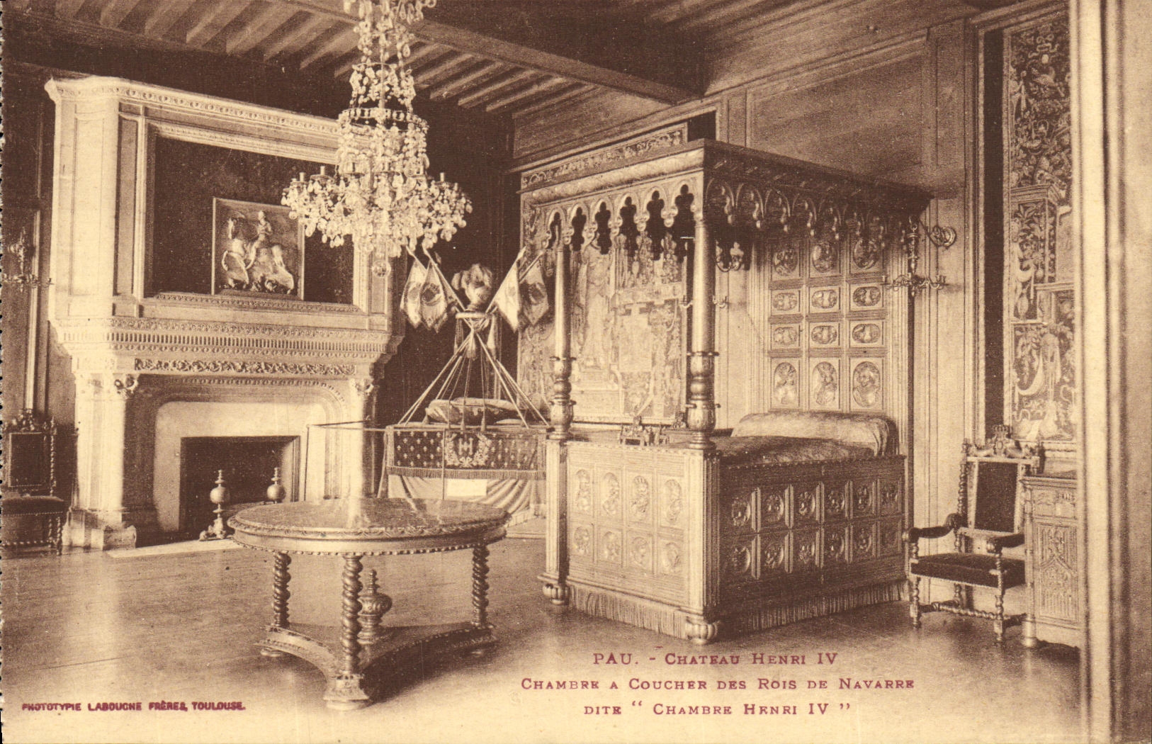 Schlafzimmer der Könige von Navarra — Schloss Henri IV — Pau — Phototypie Labouche Frères, Toulouse