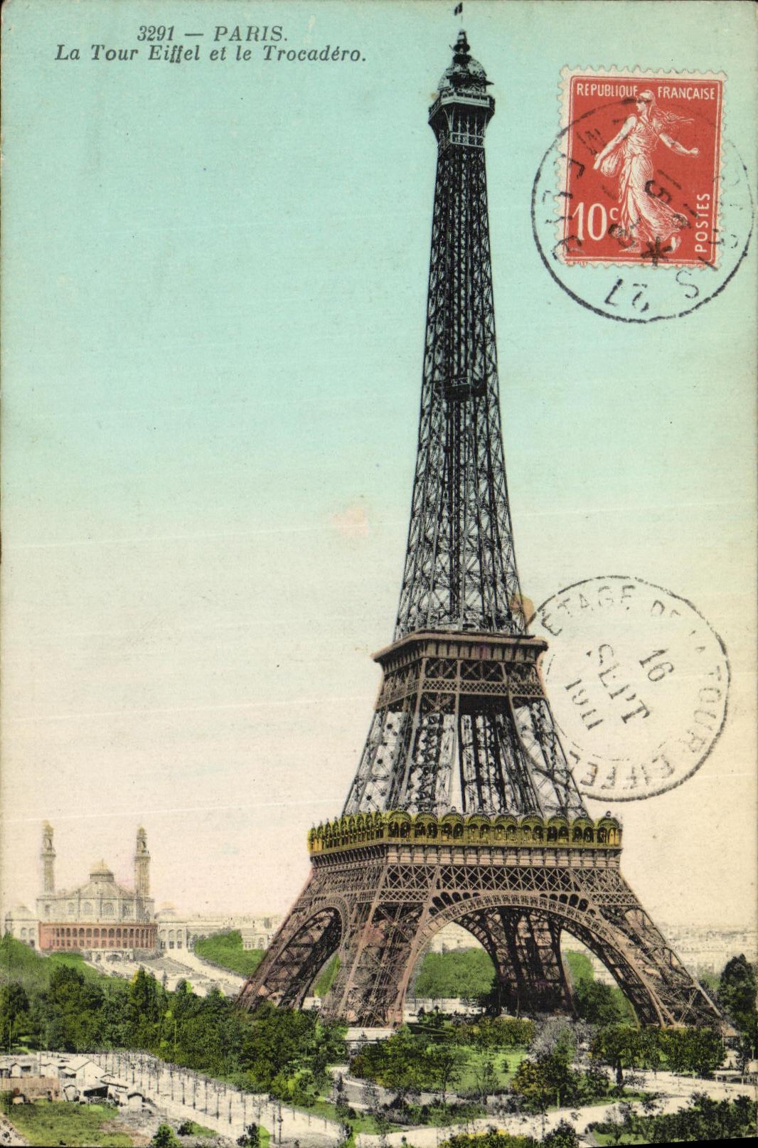 CPA Paris La Tour Eiffel et le Trocadero