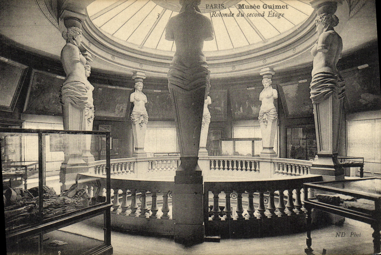 CPA Paris Musee Guimet Rotonde du second etage