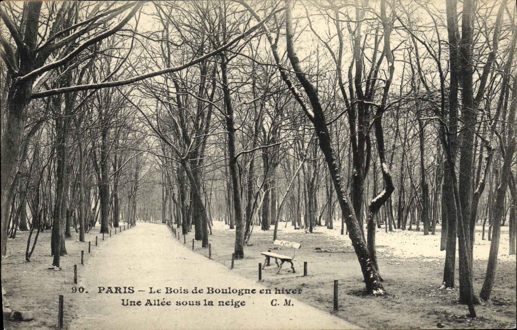 CPA Paris Le Bois Boulogne en Hiver une allee sous la neige 