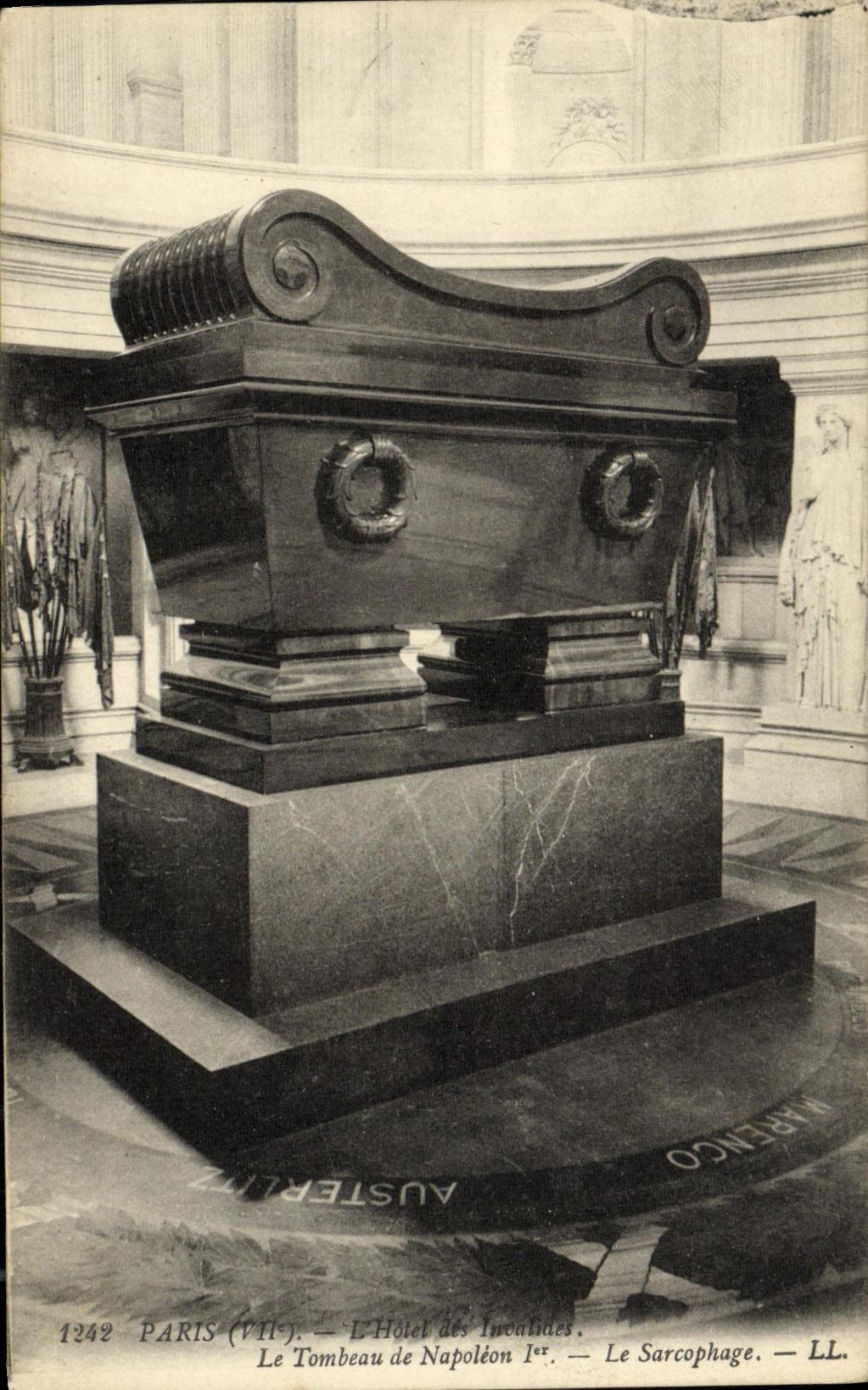 CPA Paris Hotel des Invalides Tombeau de Napoleon 1er le sarcophage 
