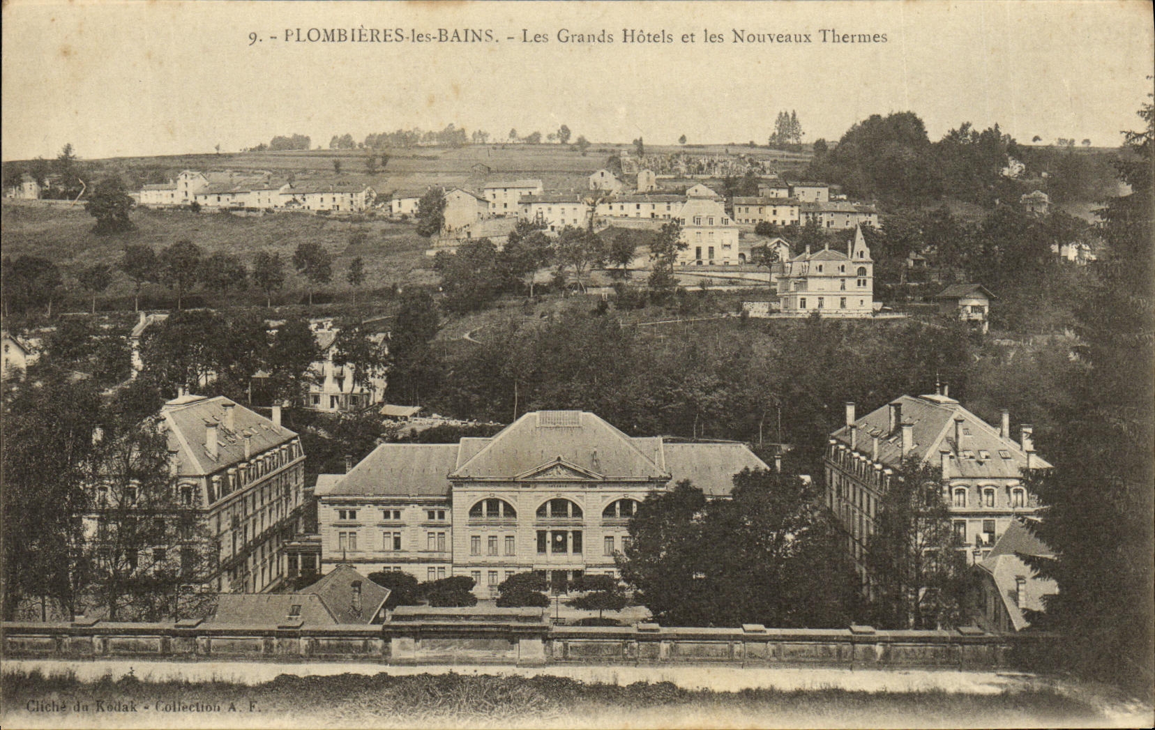 PLOMBIÈRES-les-BAINS — Les Grands Hôtels et les Nouveaux Thermes — Glitché du Kodak - Collection A. F.