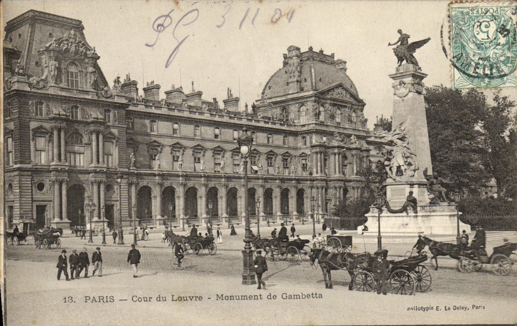 CPA Paris Cour du Louvre Monument de Gambetta