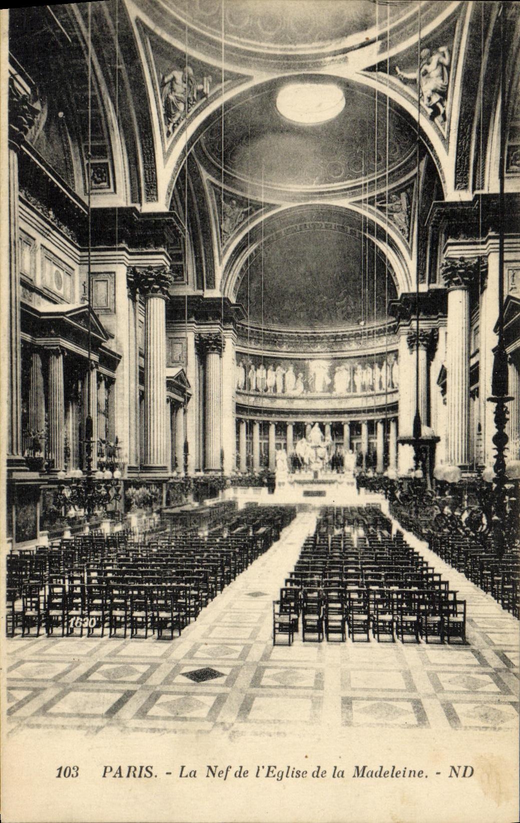 CPA Paris La Nef de l Eglise de la Madeleine