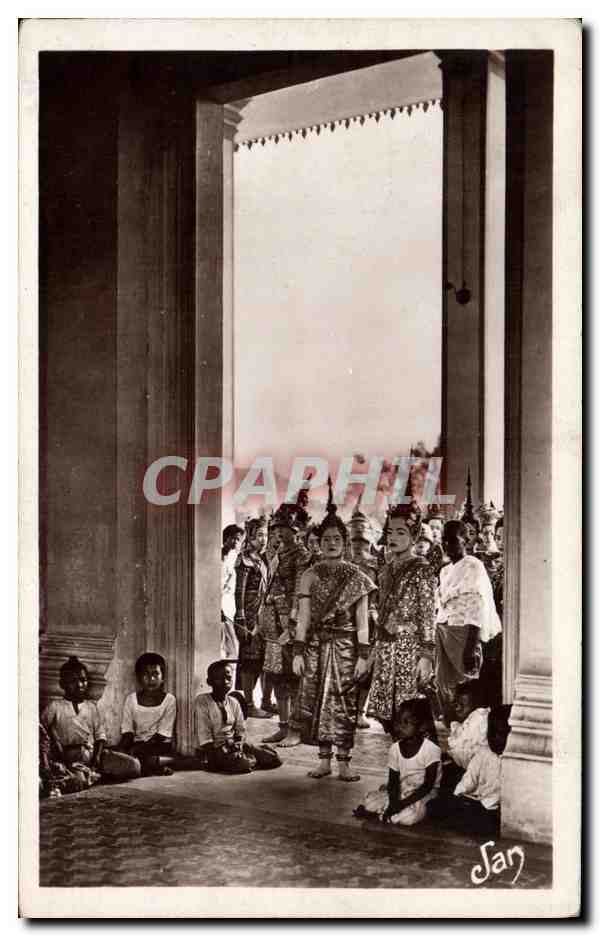 CPA Notre France Lointaine Cambodge Phnom Penh Au Palais Royal