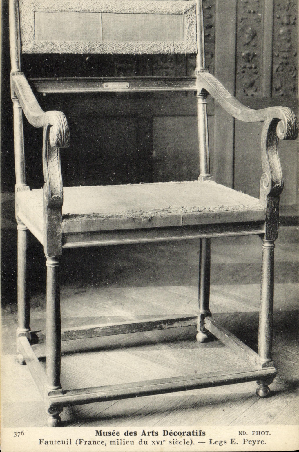 CPA Paris Musee des Arts Decoratifs Fauteuil