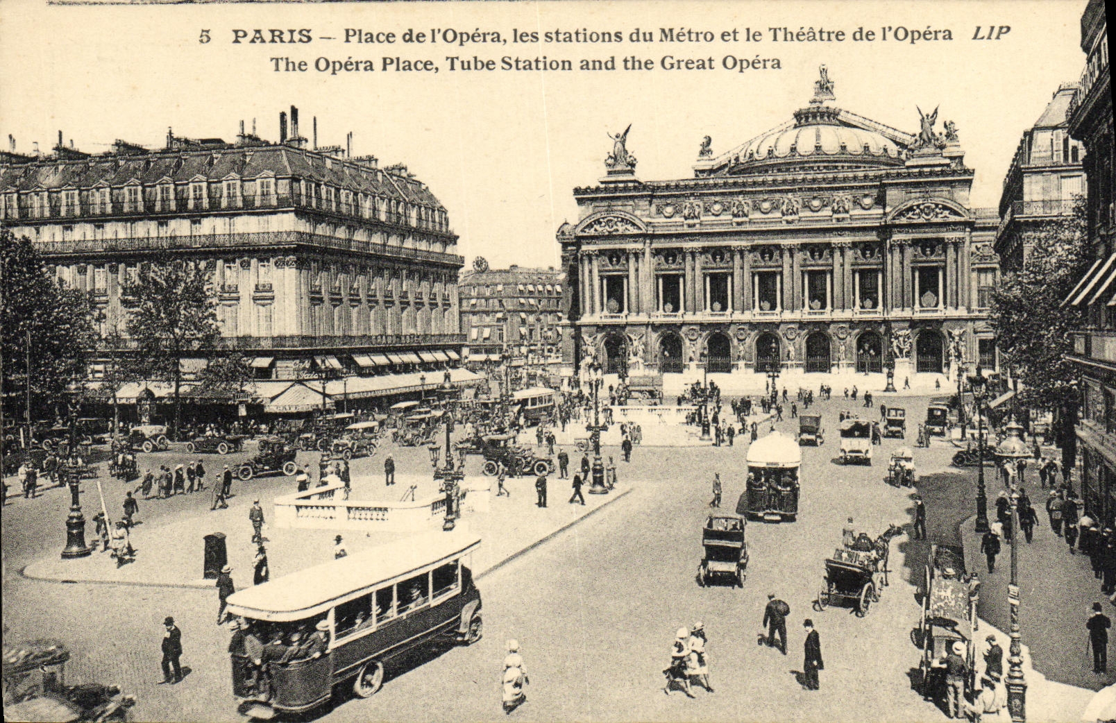 CPA Paris Place de l Opera les stations du Metro et le theatre de l Opera