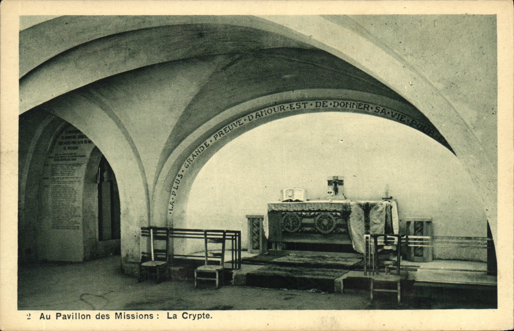 CPA Paris Au Pavillon des Missions La Crypte