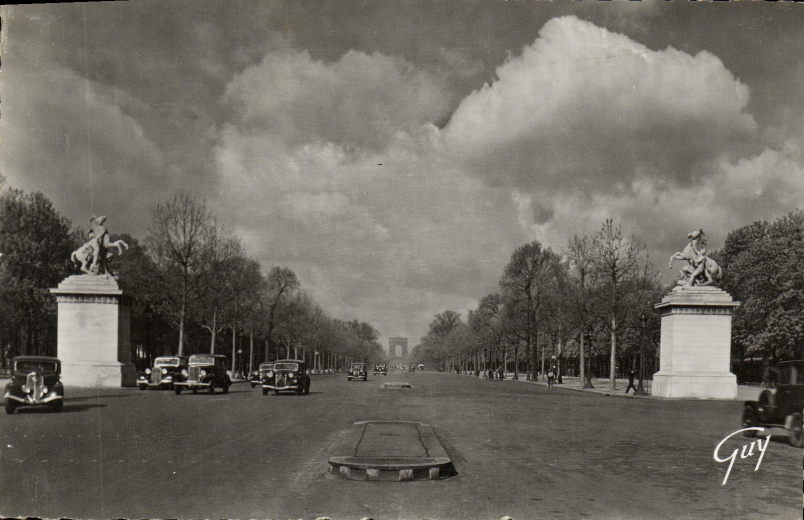 Avenue des Champs-Élysées — vue vers l'Arc de Triomphe — Éditions d'Art Guy