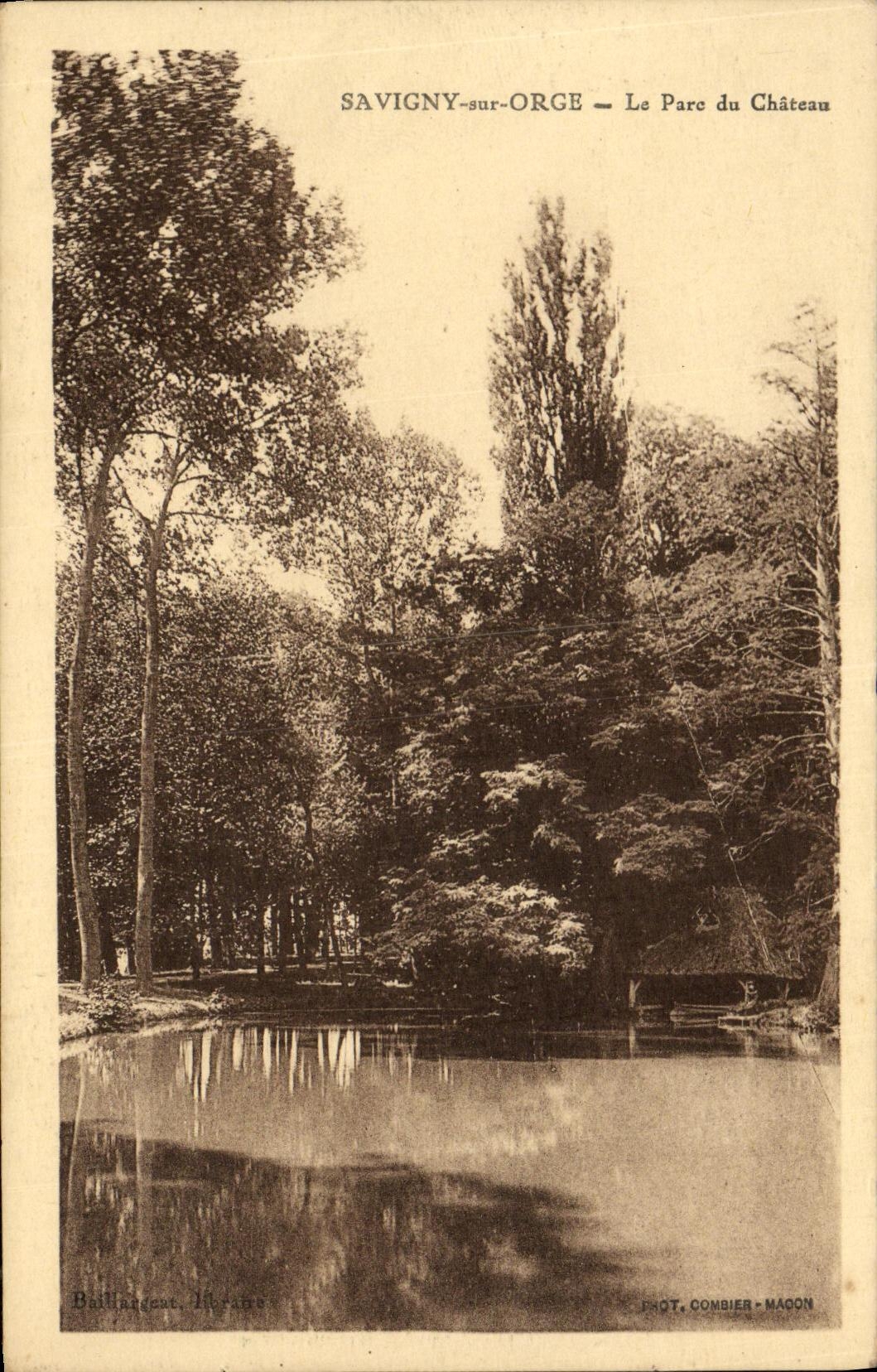 CPA Savigny sur Orge Le Parc du Chateau