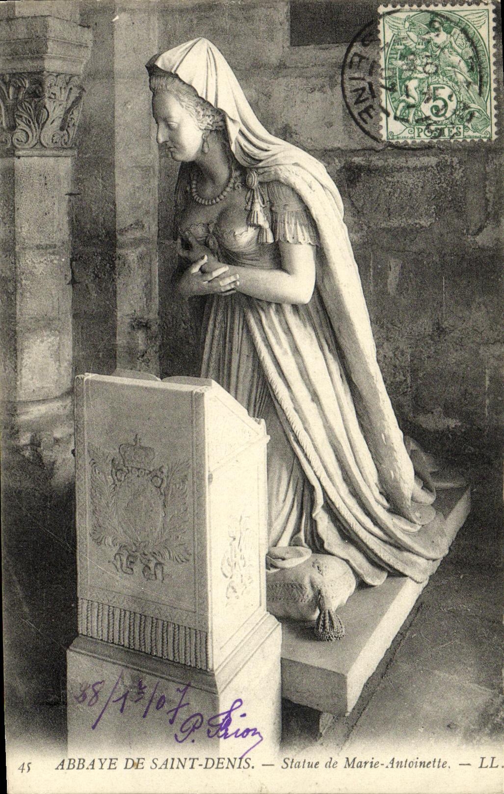 CPA Abbaye De Saint Denis Statue de Marie Antoinette
