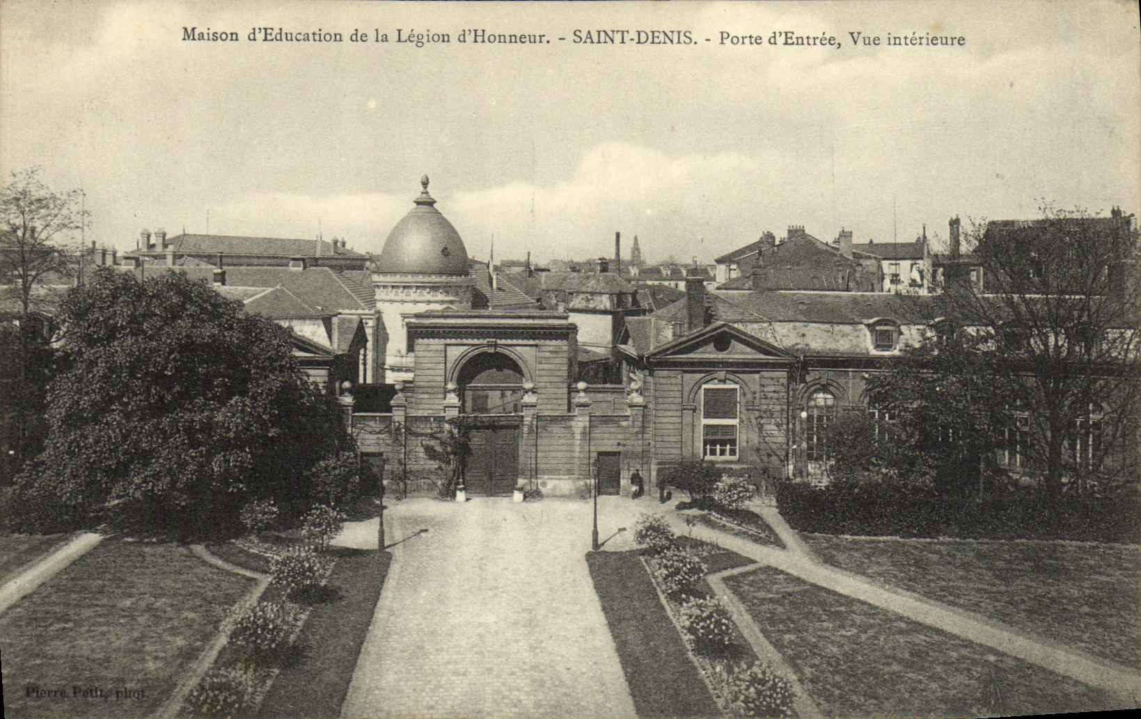 CPA Abbaye De Saint Denis Porte d Entree Vue Interieure Maison d education de la legion d honneur 