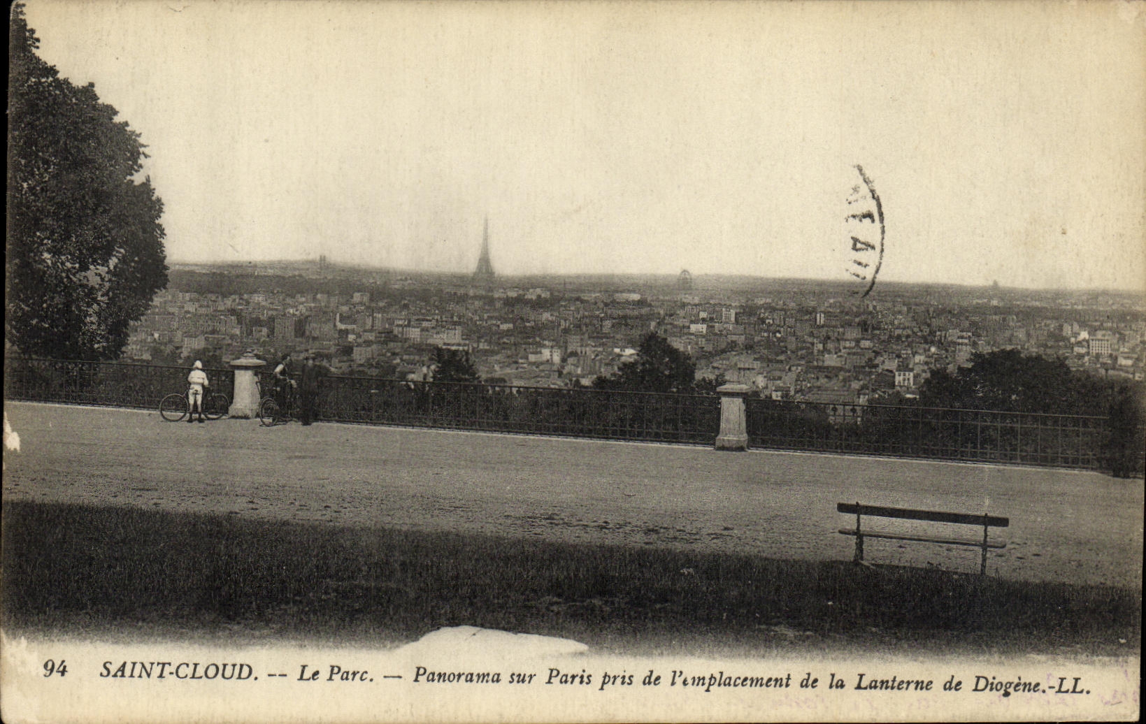 CPA St Cloud Le Parc Panorama sur Paris de l emplacement de la Lanterne de Diogene