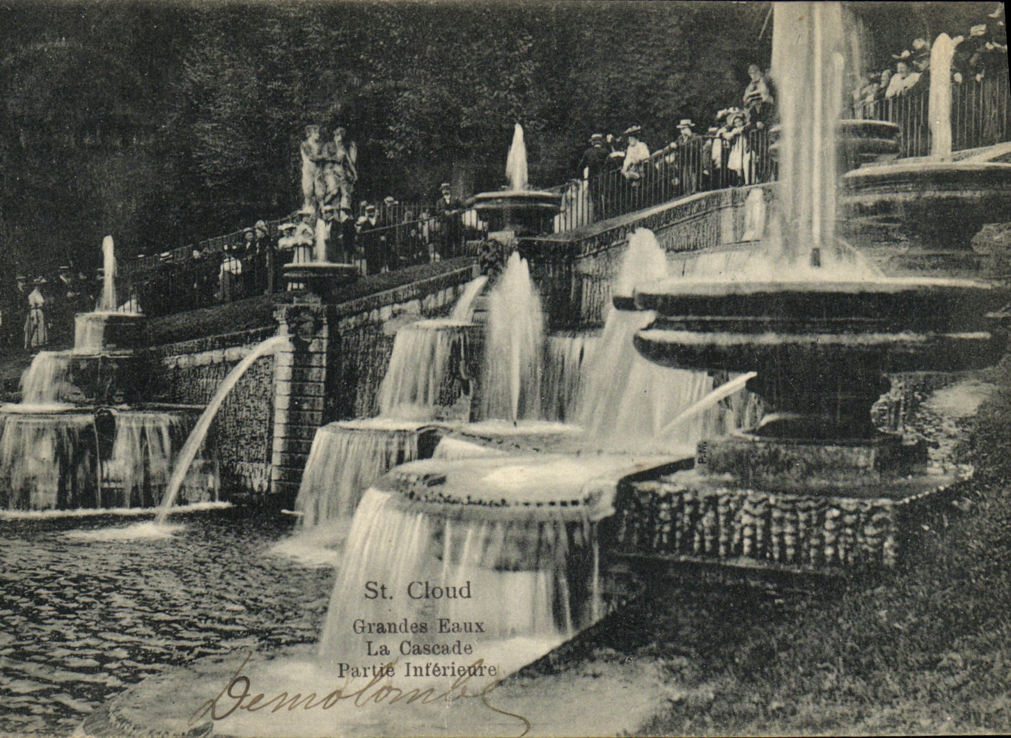 CPA St Cloud Grandes Eaux La Cascade Partie Inferieure