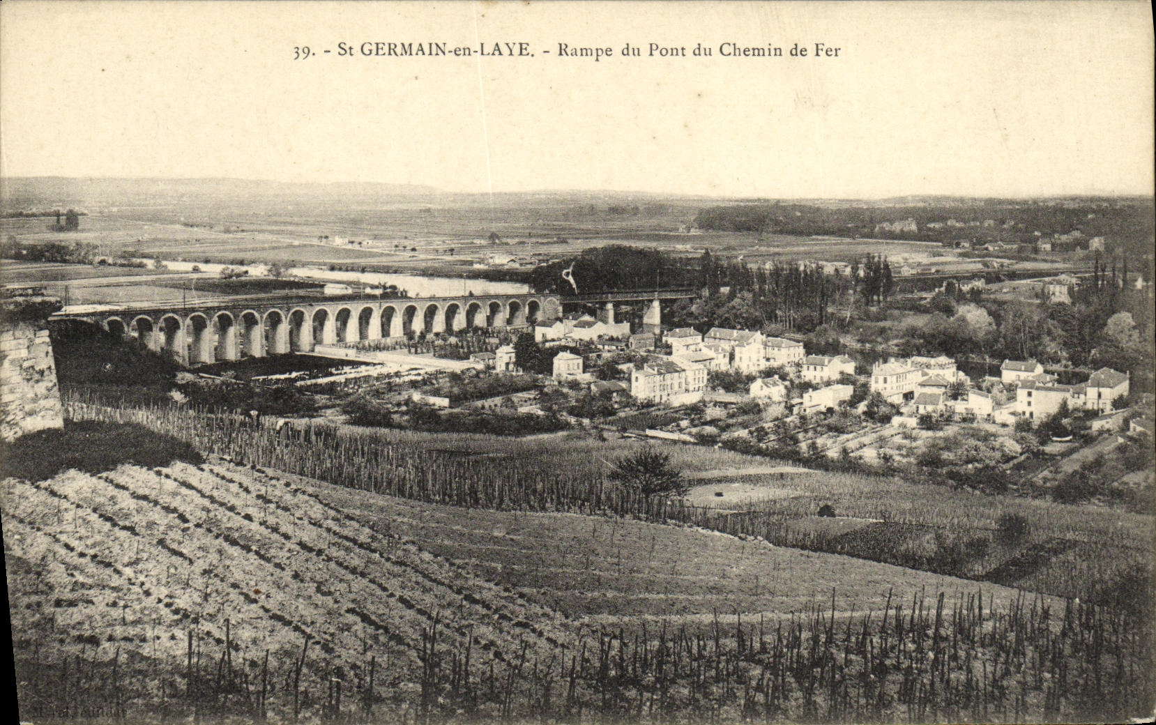 St GERMAIN-en-LAYE - Rampe du Pont du Chemin de Fer — vue du viaduc et du village