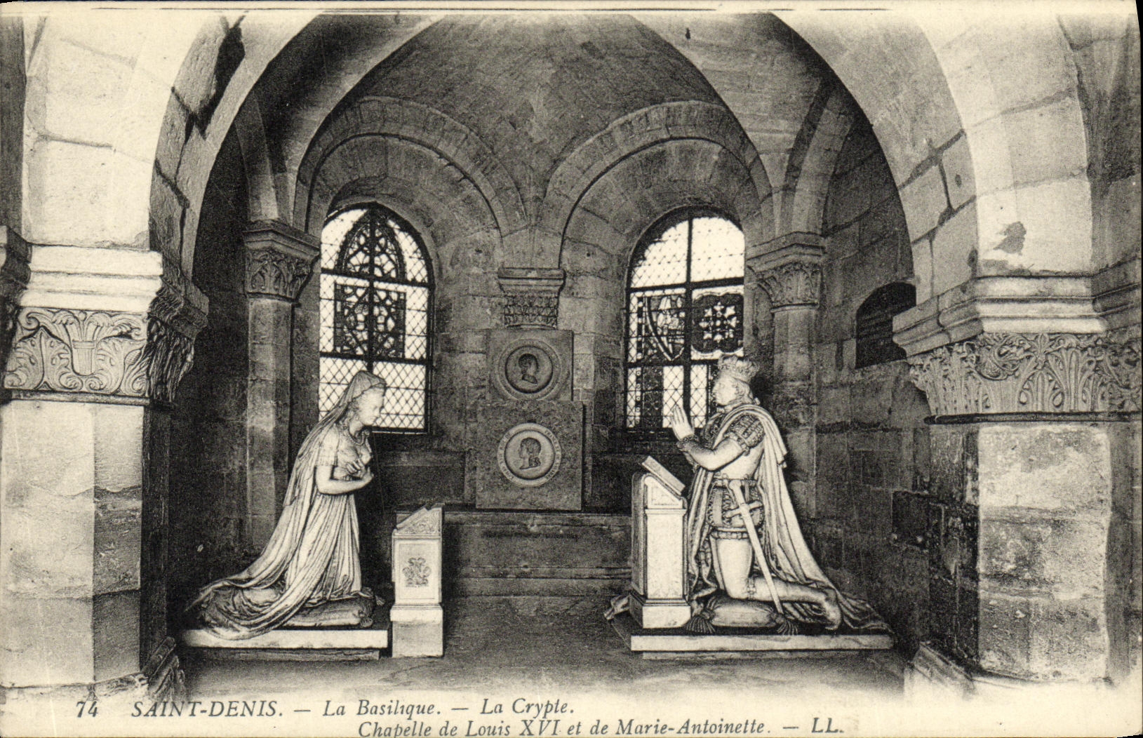 CPA Saint Denis La Basilique La Crypte Chapelle de Louis XVI et de Marie Antoinette