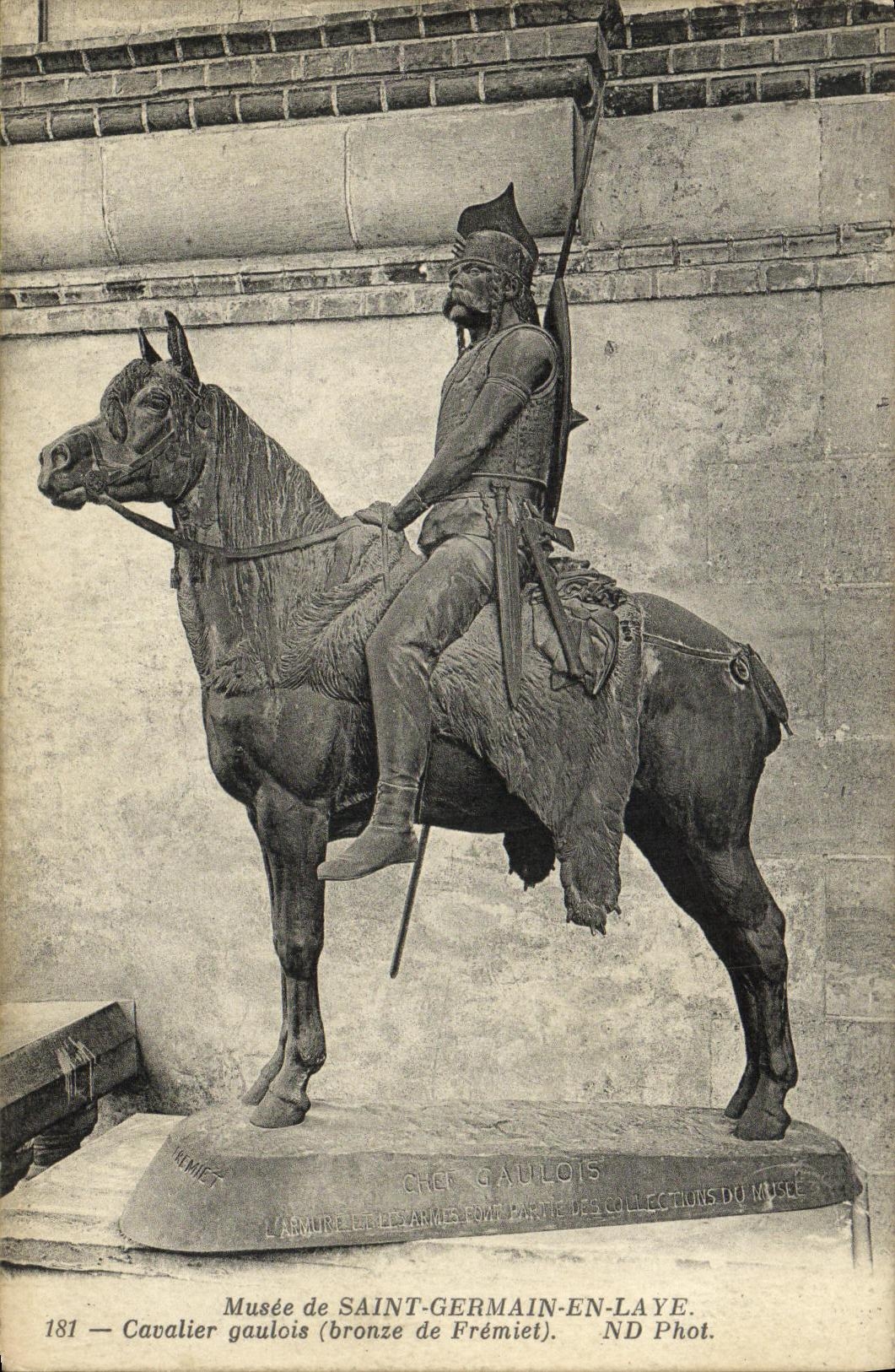 CPA Saint Germain en Laye Cavalier gaulois bronze de Fremiet