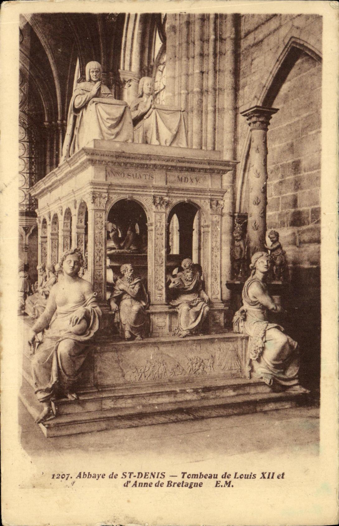 CPA Abbaye De Saint Denis Tombeau de Louis XII et D Anne de Bretagne