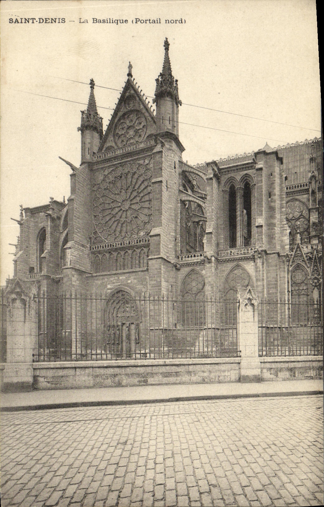 SAINT-DENIS — La Basilique (Portail nord) — Éditeur non identifié