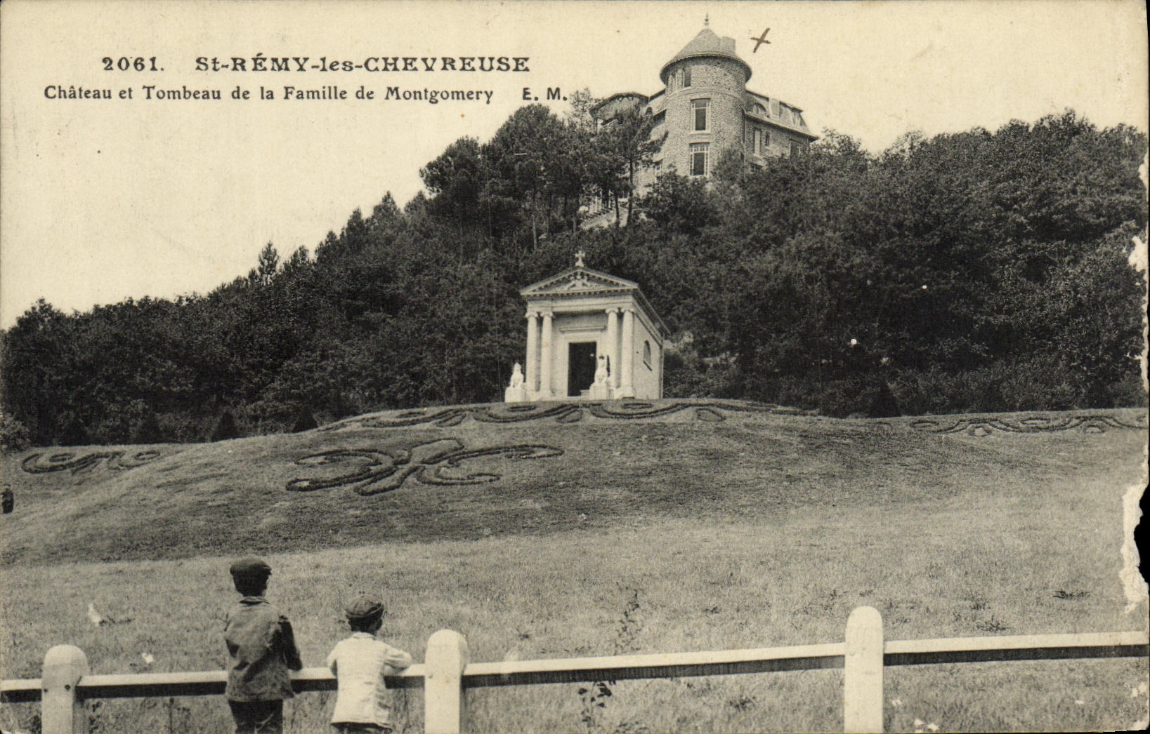 CPA St Remy Les Chevreuse Chateau Chateau et Tombeau de la Famille de 