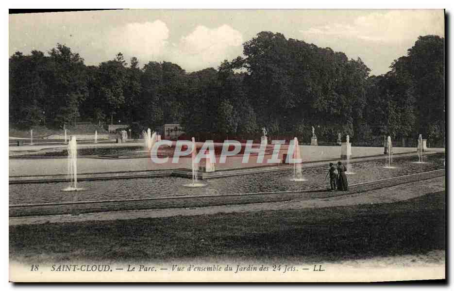CPA Saint Cloud Le Parc Vue d Ensemble du Jardin des 24 jets