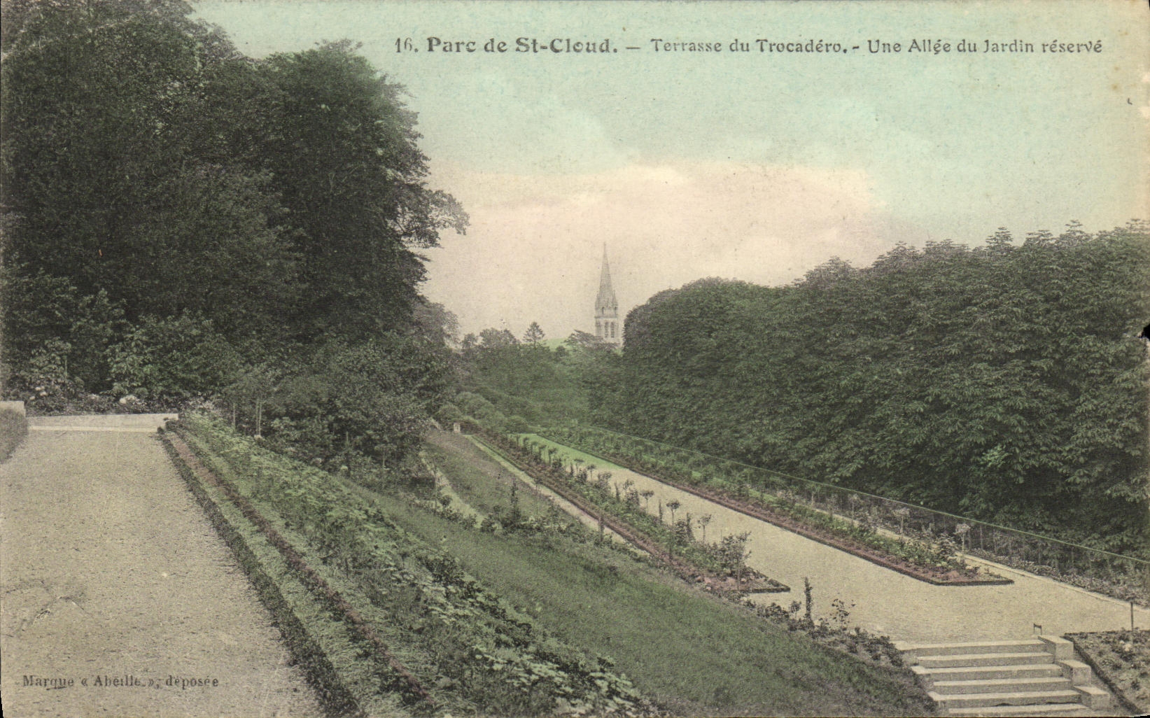 CPA Saint Cloud Le Parc Terrasse du Trocadero Une allee du jardin reserve