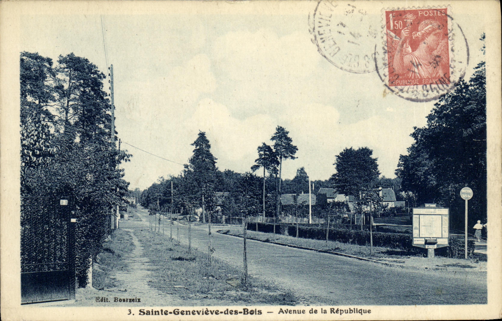 CPA Ste Genevieve des Bois Avenue de la Republique