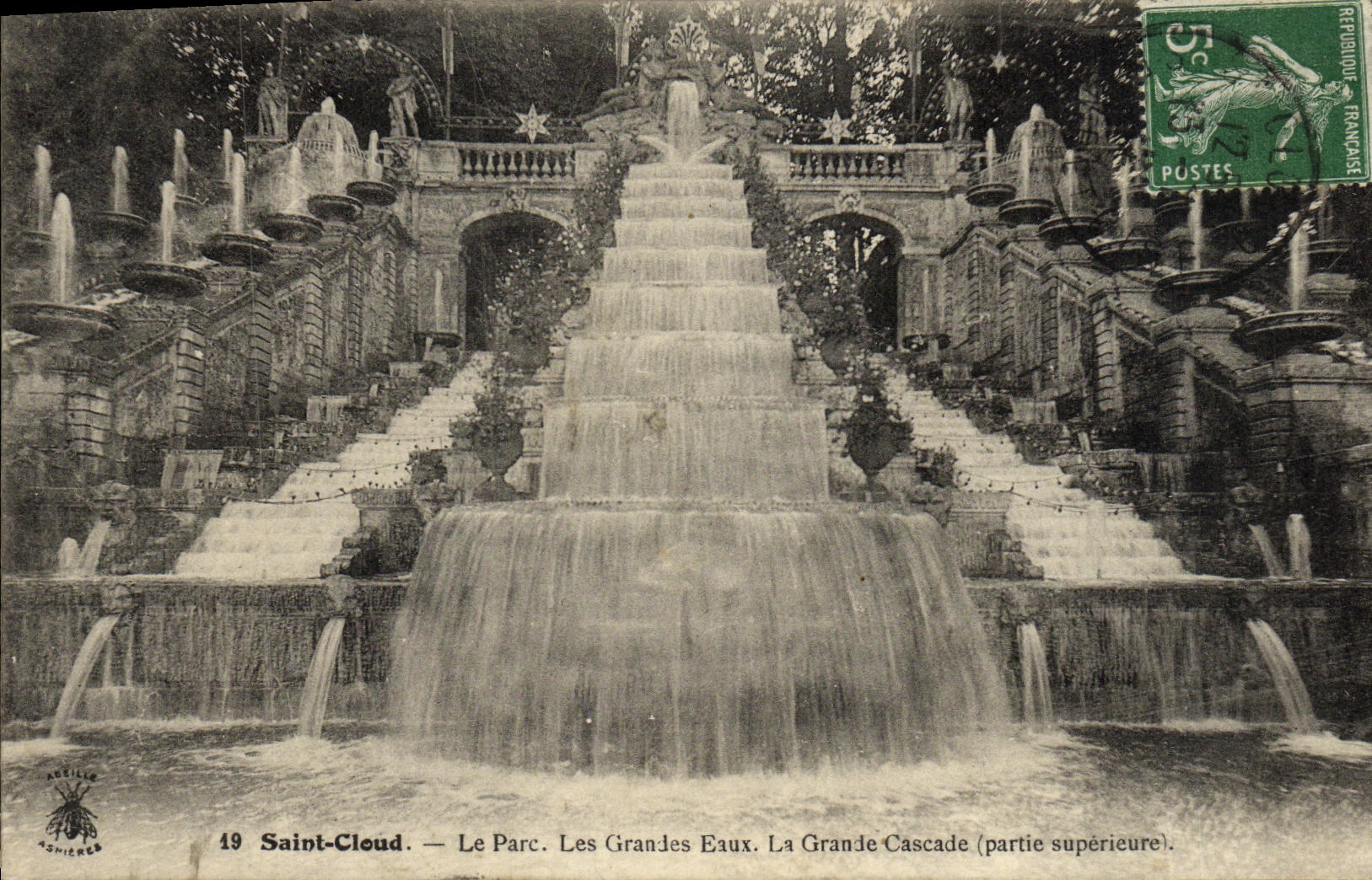 CPA Saint Cloud Le Parc Grandes Eaux La Grande Cascade partie superieure 