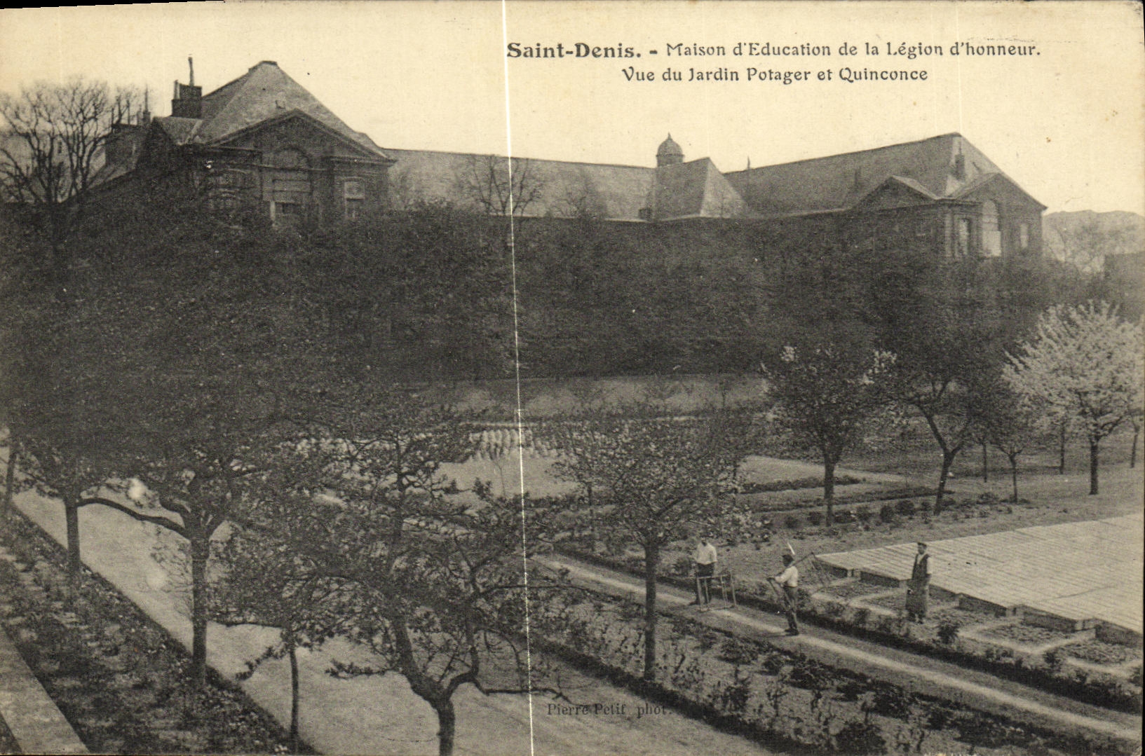 Saint-Denis - Bildungshaus der Ehrenlegion. Ansicht des Küchengartens und Quincunx - Pierre Petit fot.