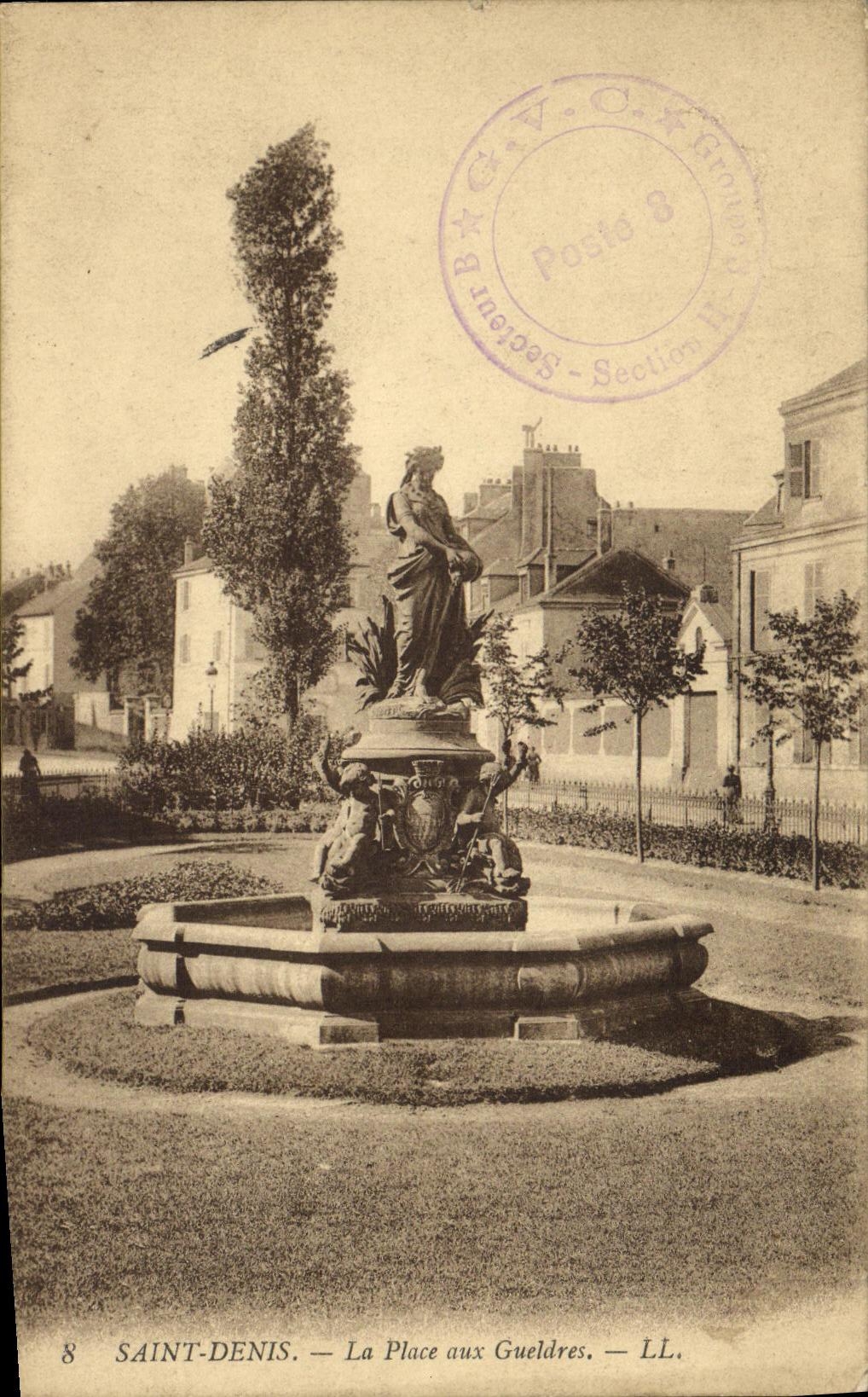 CPA Saint Denis La Place aux Gueldres