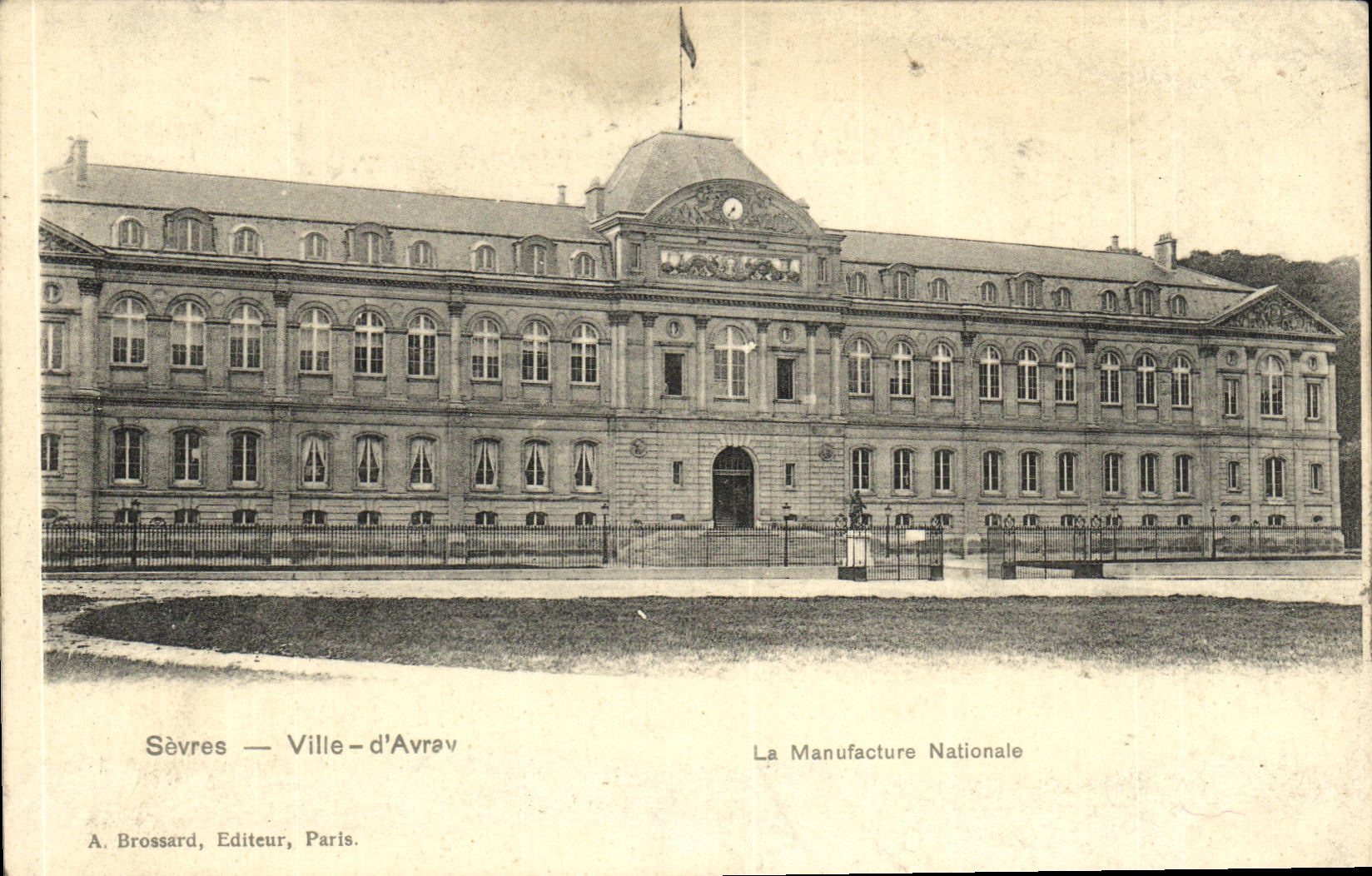CPA Sevres Ville d Avray La Manufacture Nationle