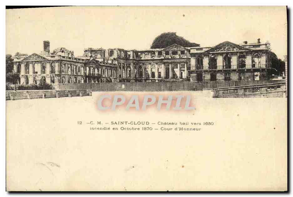 CPA Saint Cloud Chateau bati vers 1650 incendie en octobre 1870 Cour d honneur