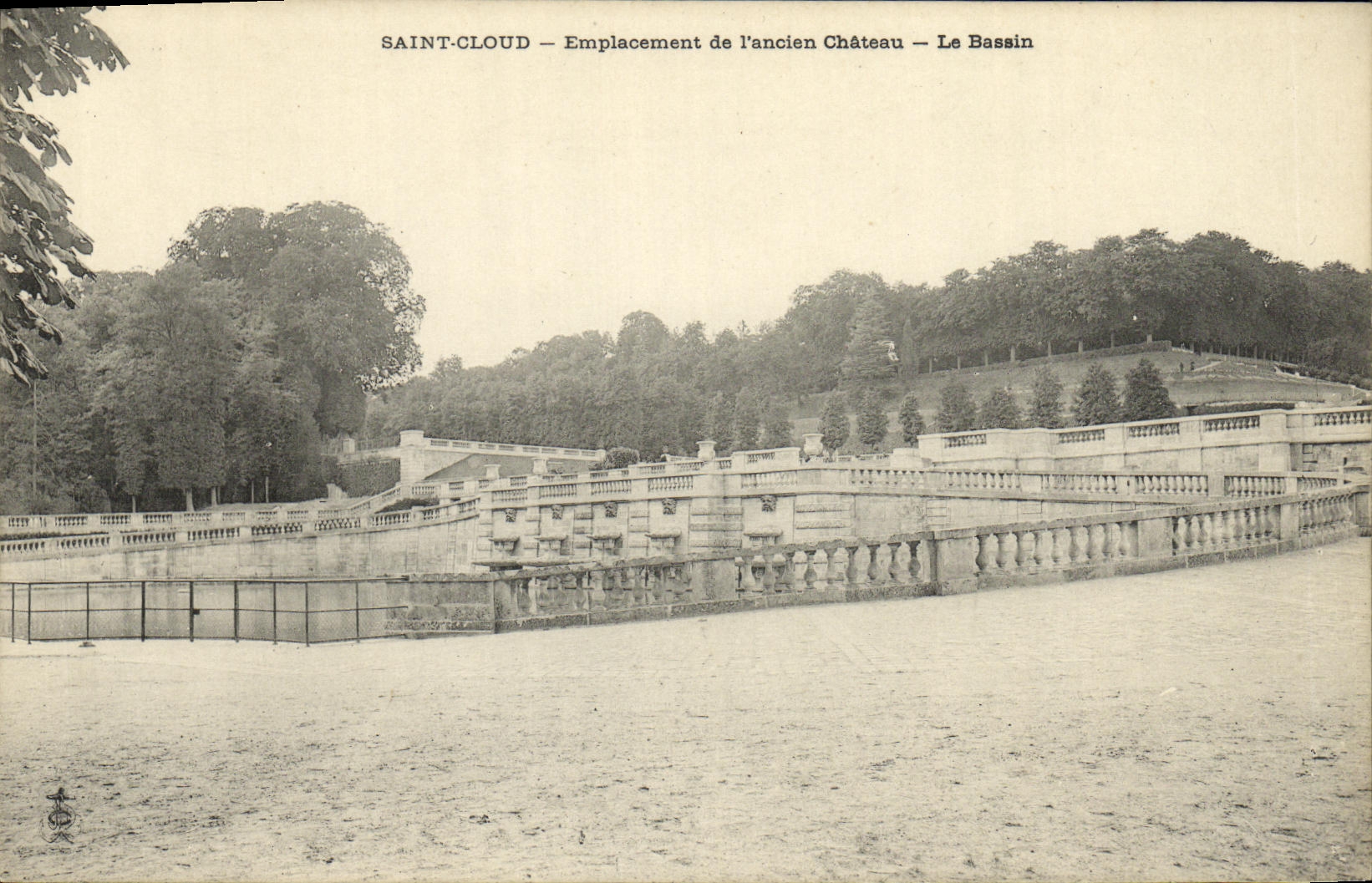 CPA Saint Cloud Emplacement de L Ancien Chateau La Bassin