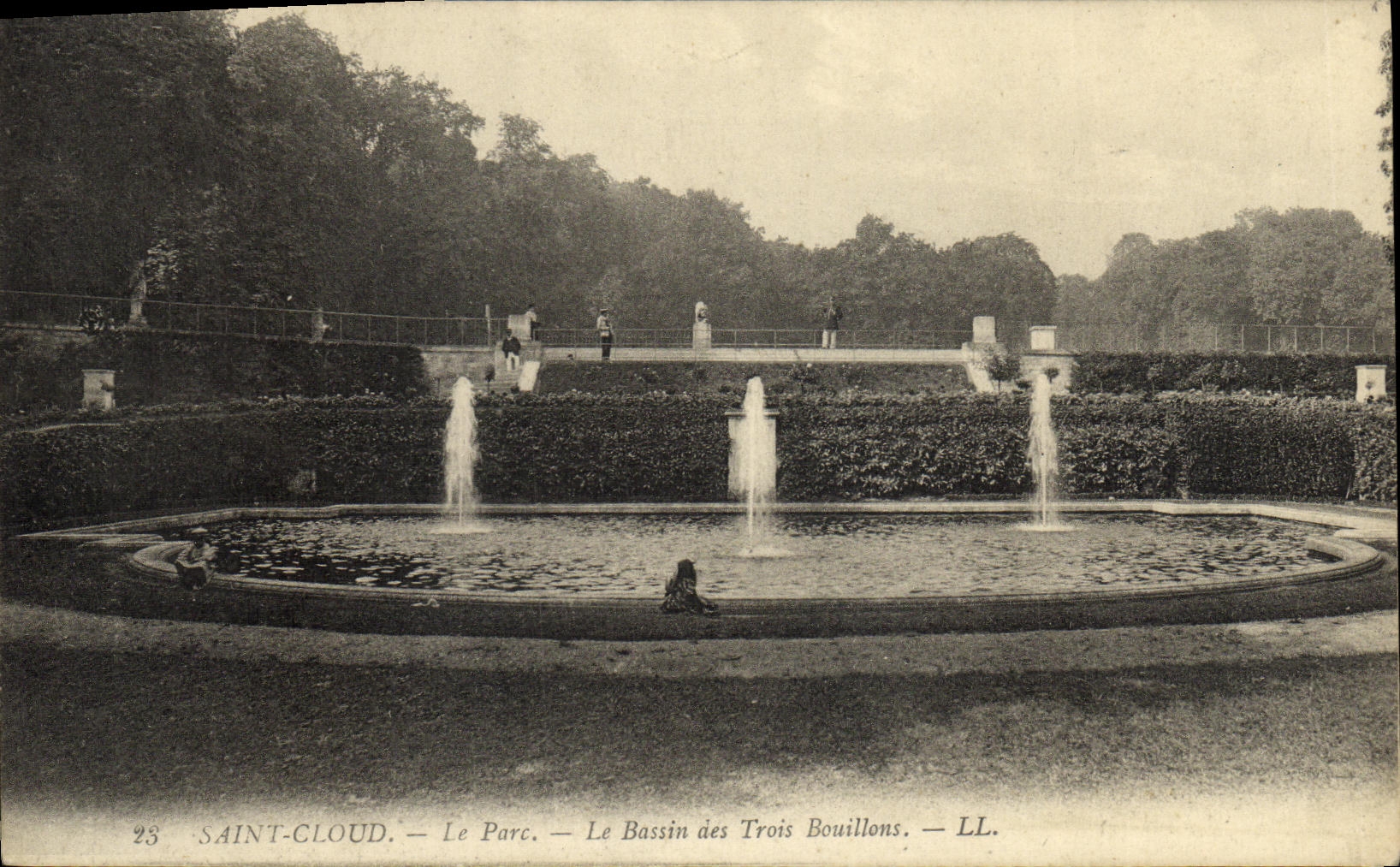 CPA Saint Cloud Le Parc Le Bassin des Trois Bouillons
