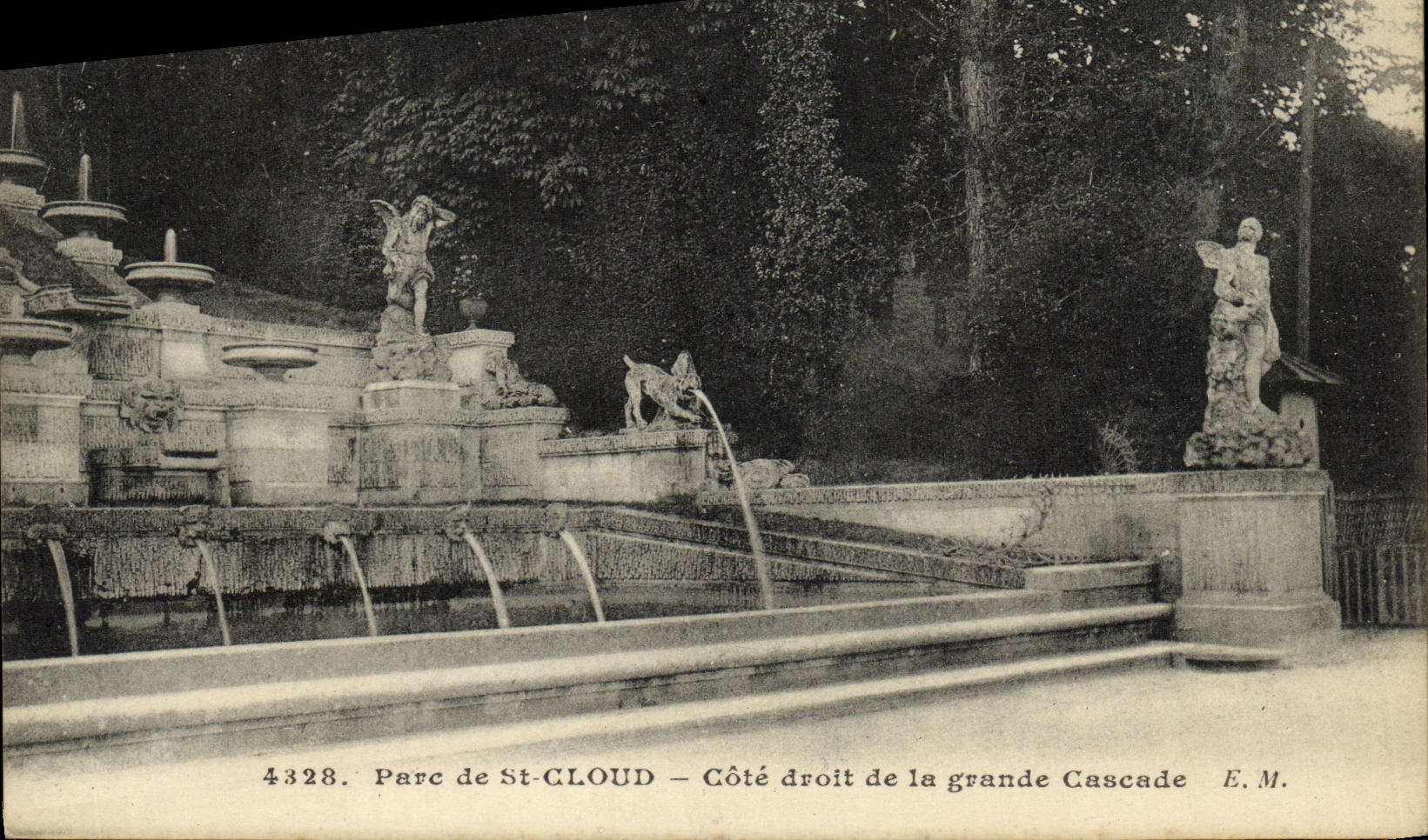CPA Saint Cloud Le Parc Cote droit de la Grande Cascade