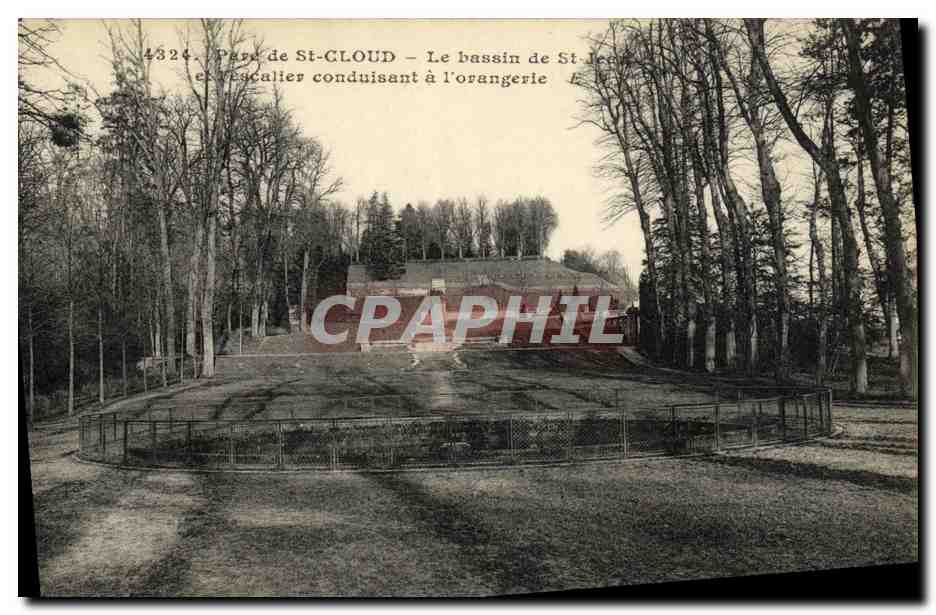 CPA Saint Cloud Le Parc Le bassin de St Jean et l escalier conduisant a l Orangerie