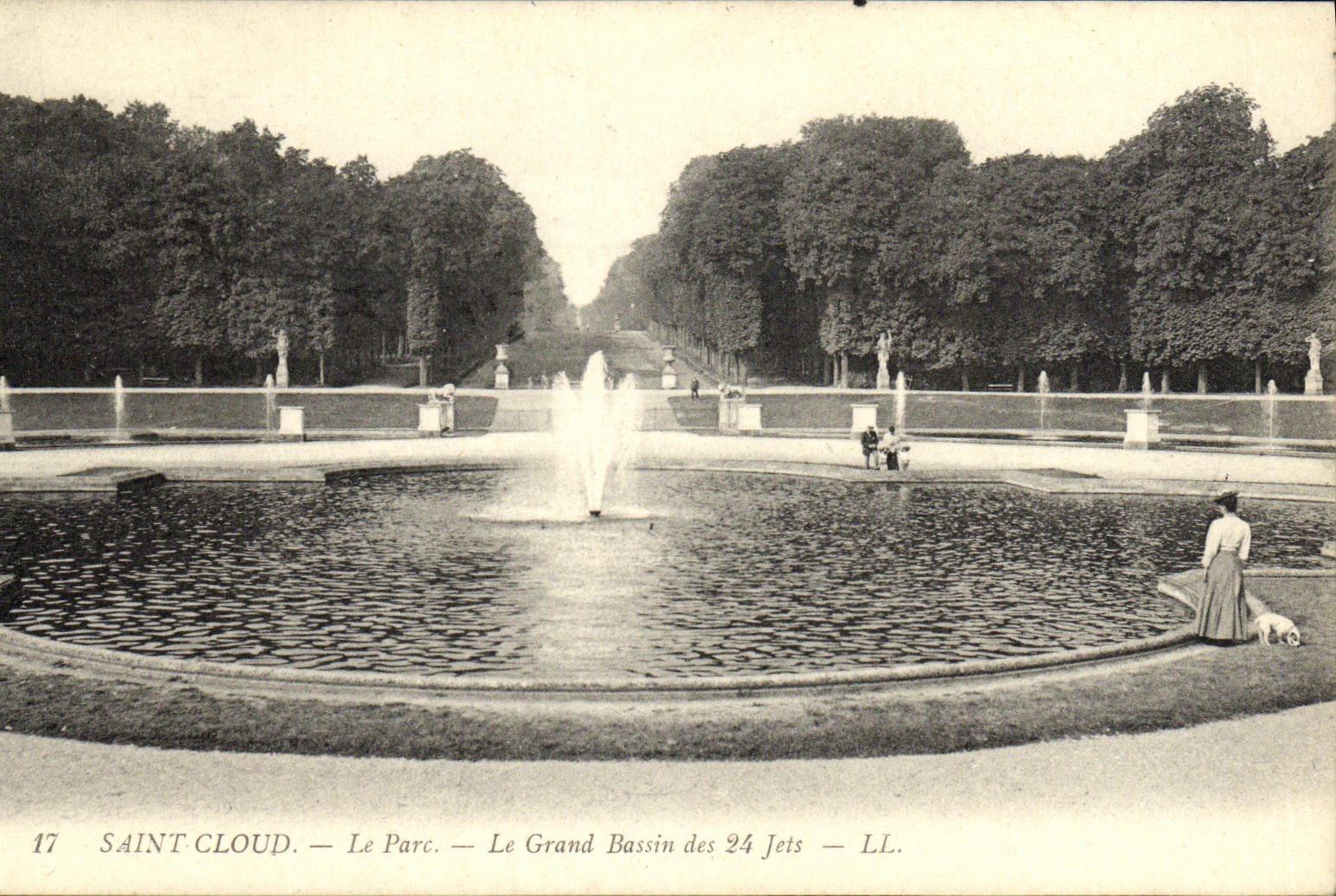 CPA St Cloud Le Parc Le Grand Bassin des 24 jets