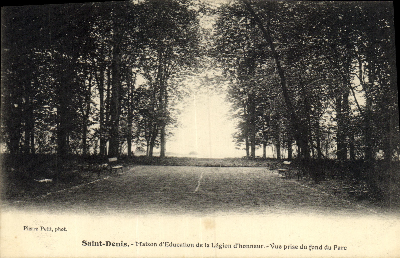 Saint-Denis - Maison d'Éducation de la Légion d'honneur - Vue prise du fond du Parc