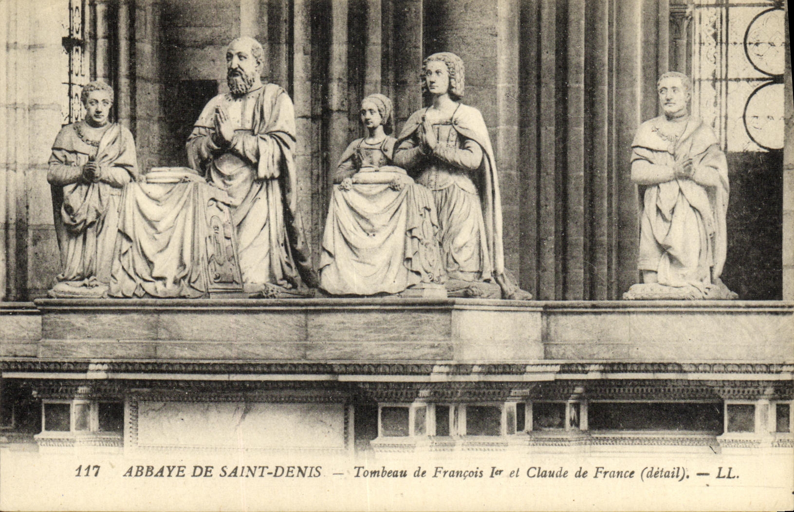 CPA Abbaye De Saint Denis Tombeau de Francois et Claude de France